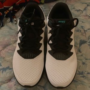 Nike All Out Low. Size 9.5